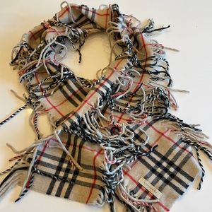 Burberry Happy Scarf